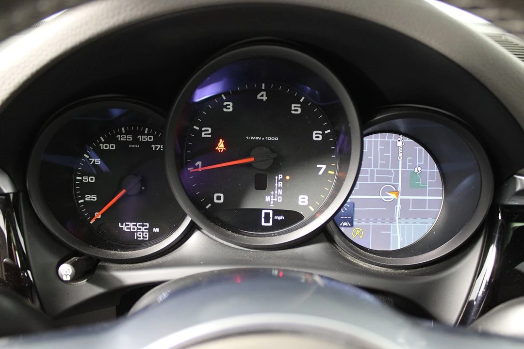 2019 Porsche Macan - Image 19 of 31