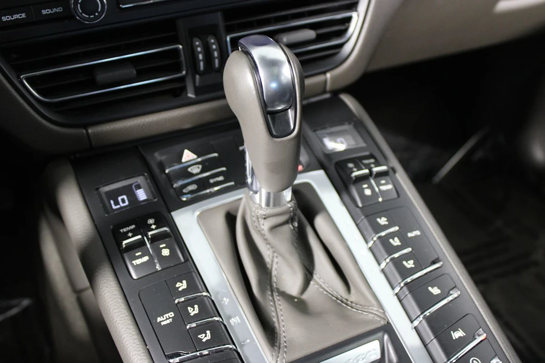 2019 Porsche Macan - Image 24 of 31
