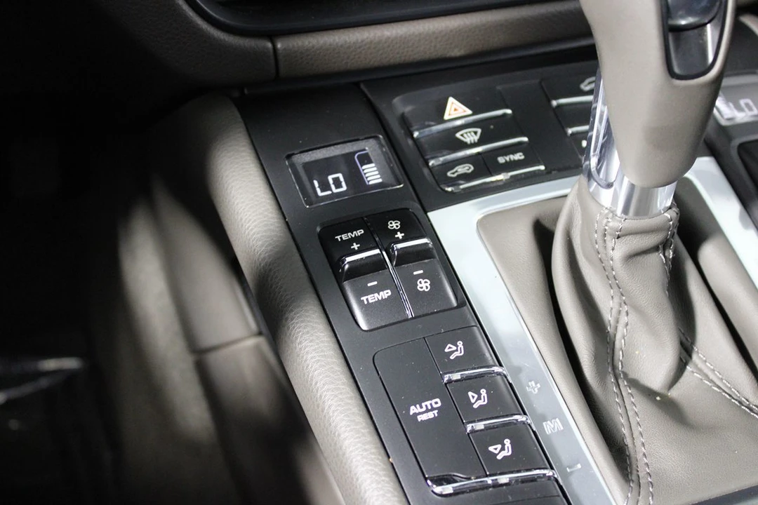2019 Porsche Macan - Image 25 of 31