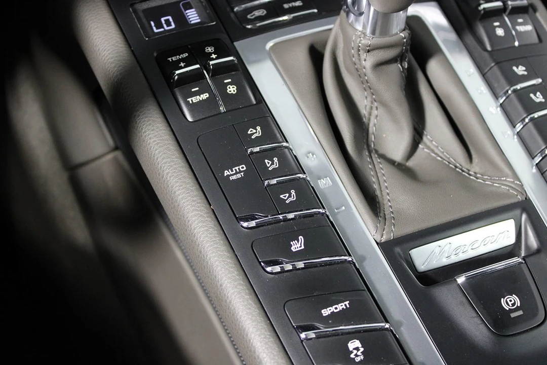 2019 Porsche Macan - Image 30 of 31