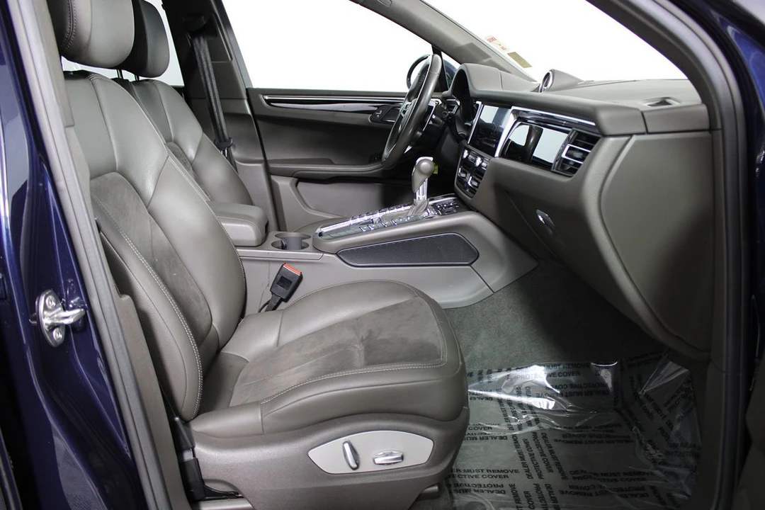 2019 Porsche Macan - Image 16 of 31