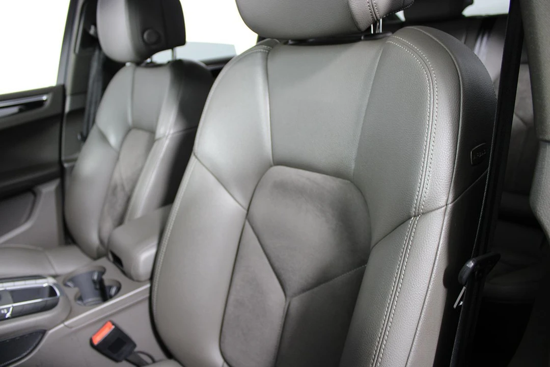 2019 Porsche Macan - Image 14 of 31