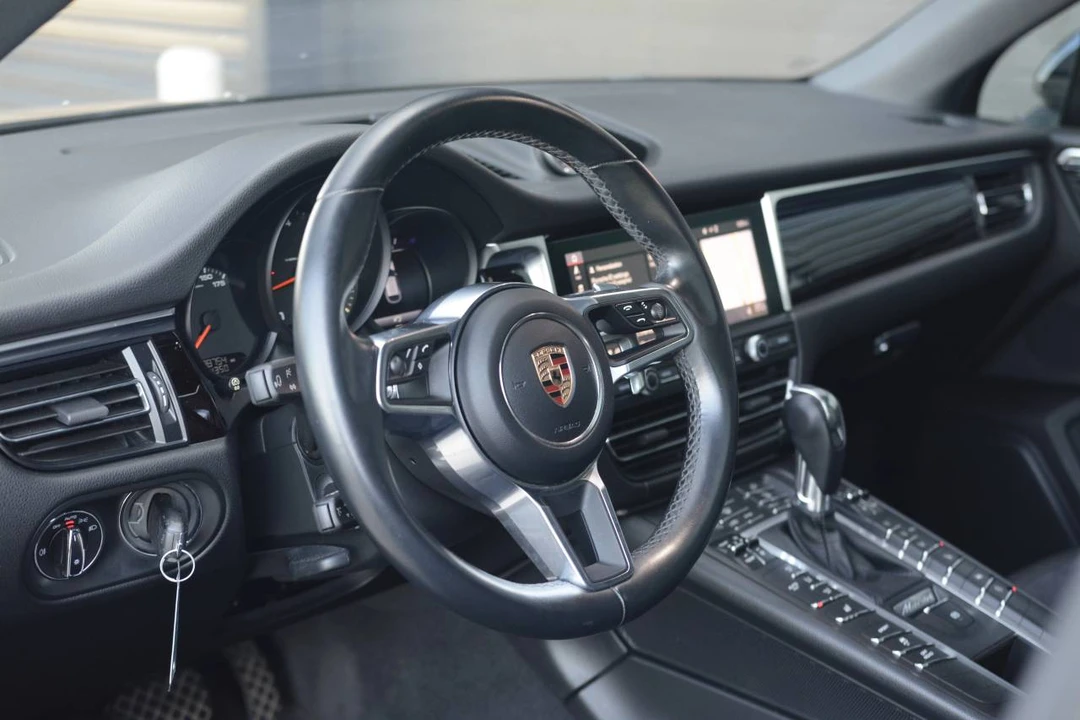 2019 Porsche Macan - Image 4 of 5