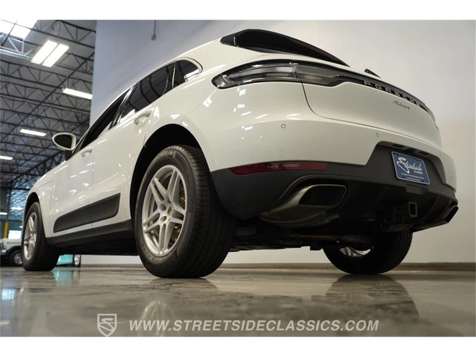 2019 Porsche Macan - Image 26 of 31