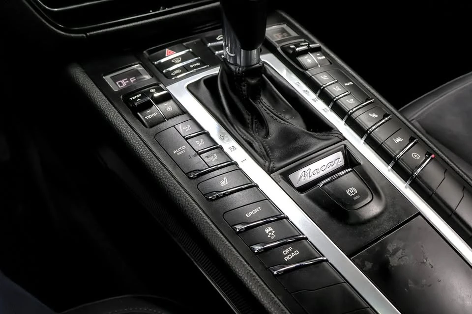 2019 Porsche Macan - Image 18 of 20