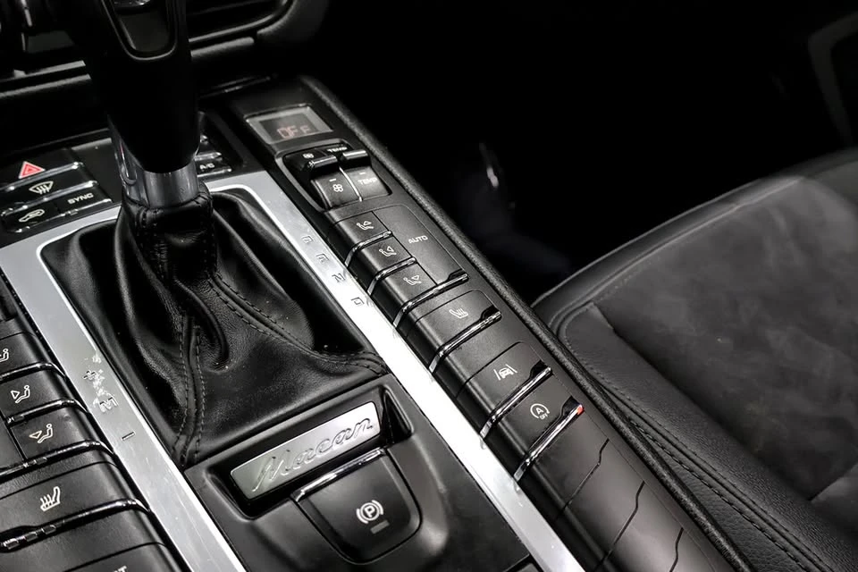 2019 Porsche Macan - Image 19 of 20