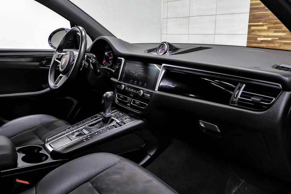 2019 Porsche Macan - Image 12 of 20