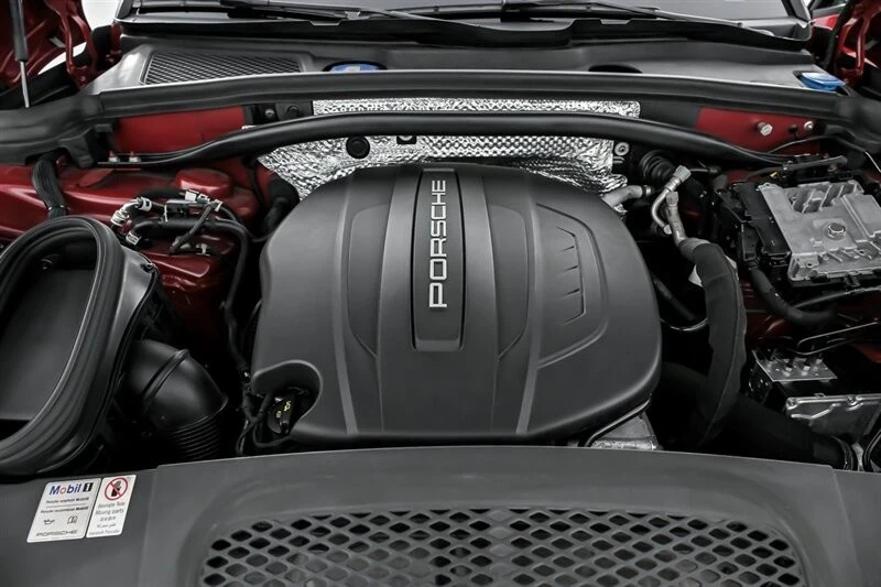 2019 Porsche Macan - Image 17 of 21