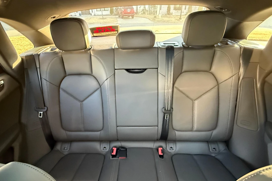 2019 Porsche Macan - Image 27 of 31