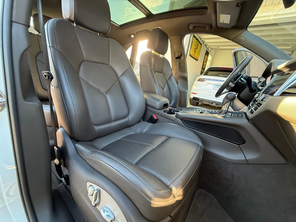 2019 Porsche Macan - Image 29 of 31