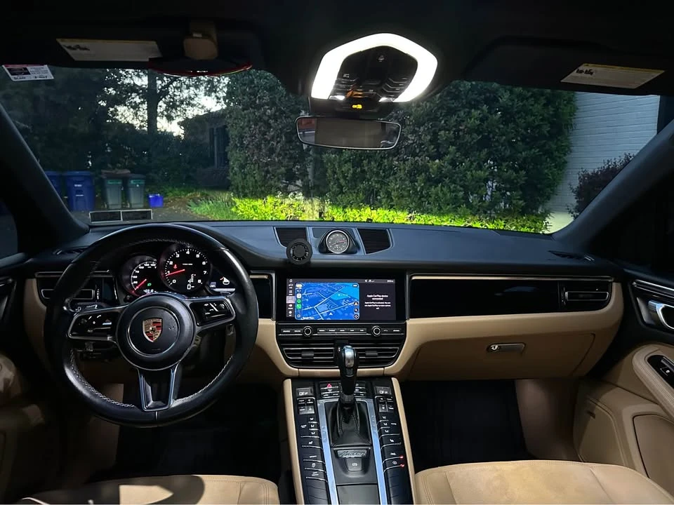 2019 Porsche Macan - Image 18 of 20