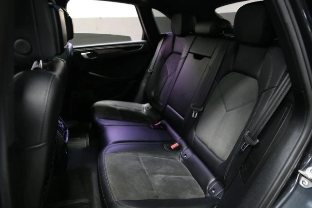 2019 Porsche Macan - Image 12 of 24