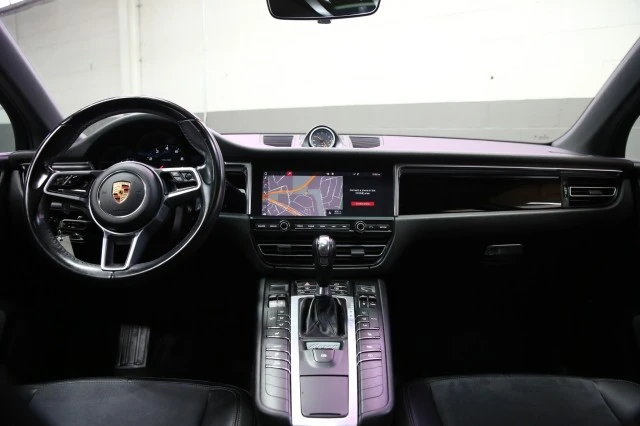 2019 Porsche Macan - Image 9 of 24