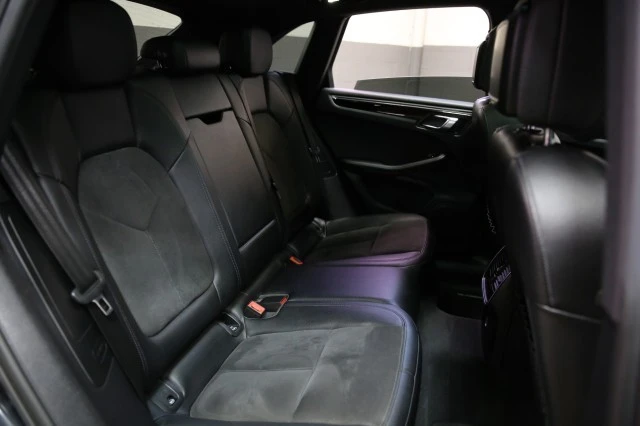 2019 Porsche Macan - Image 11 of 24