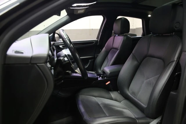2019 Porsche Macan - Image 10 of 24