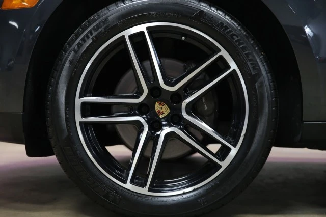 2019 Porsche Macan - Image 14 of 24