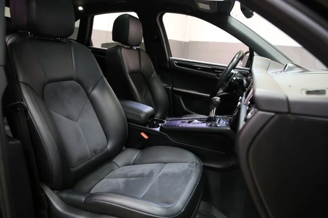 2019 Porsche Macan - Image 13 of 24