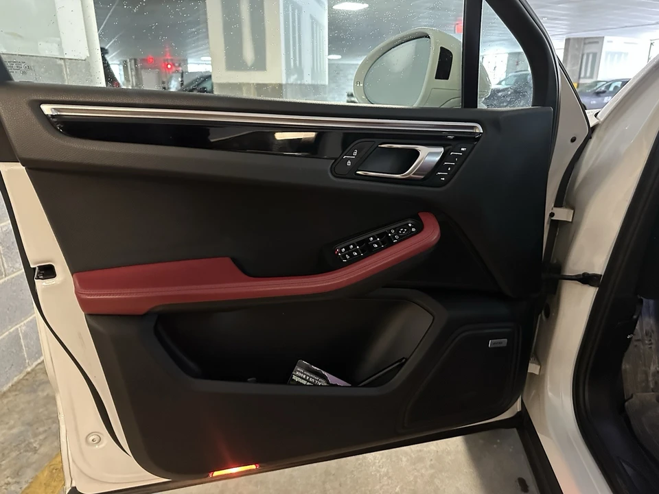 2019 Porsche Macan - Image 15 of 18