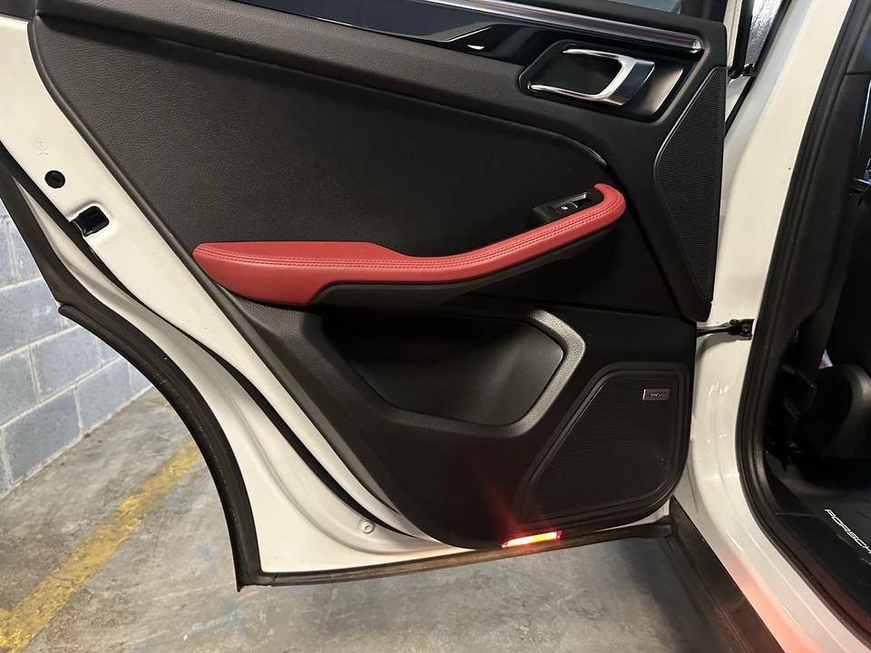 2019 Porsche Macan - Image 12 of 18