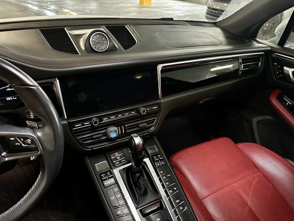 2019 Porsche Macan - Image 17 of 18