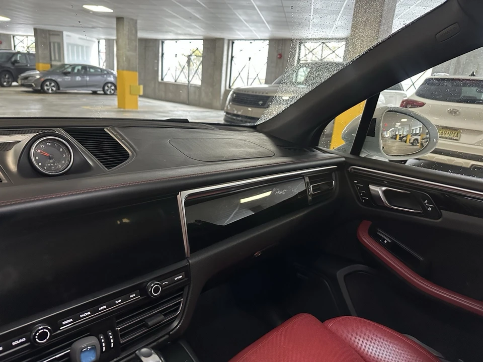 2019 Porsche Macan - Image 16 of 18