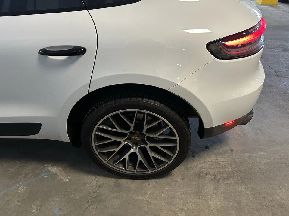2019 Porsche Macan - Image 9 of 18