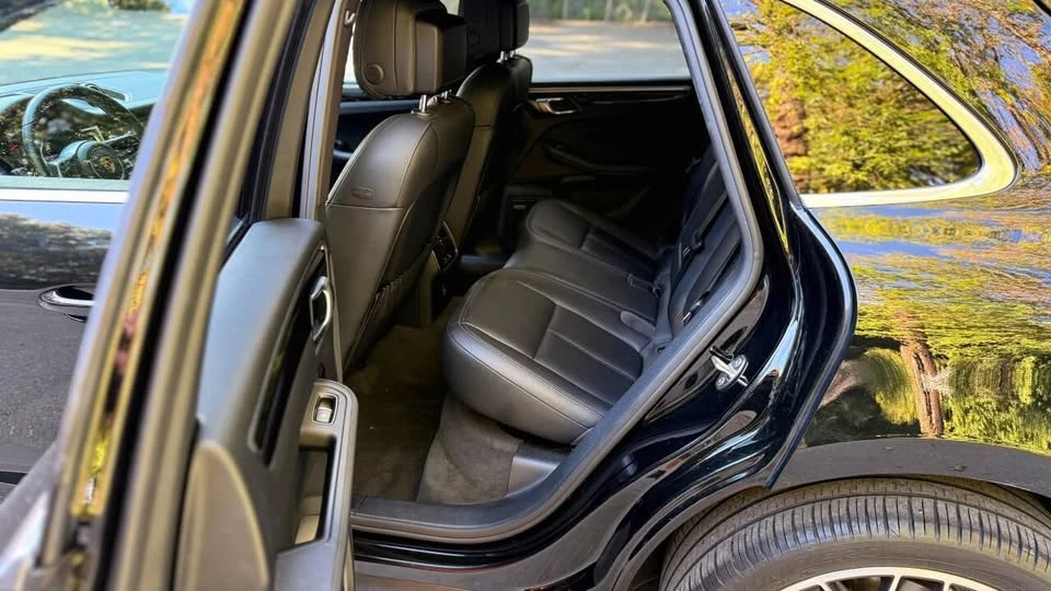 2019 Porsche Macan - Image 15 of 18
