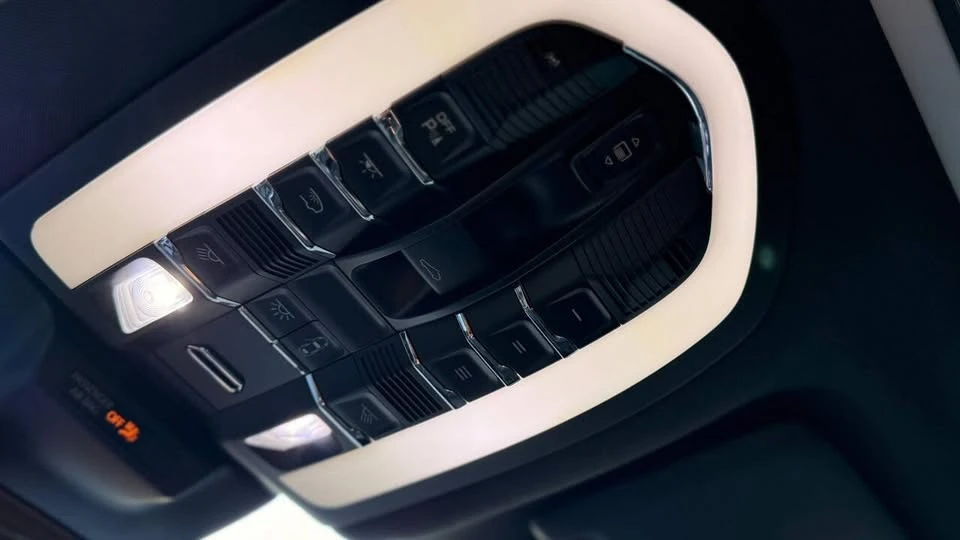 2019 Porsche Macan - Image 14 of 18