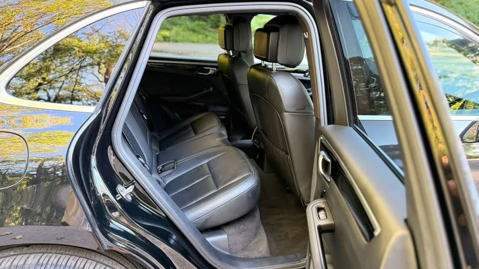 2019 Porsche Macan - Image 17 of 18