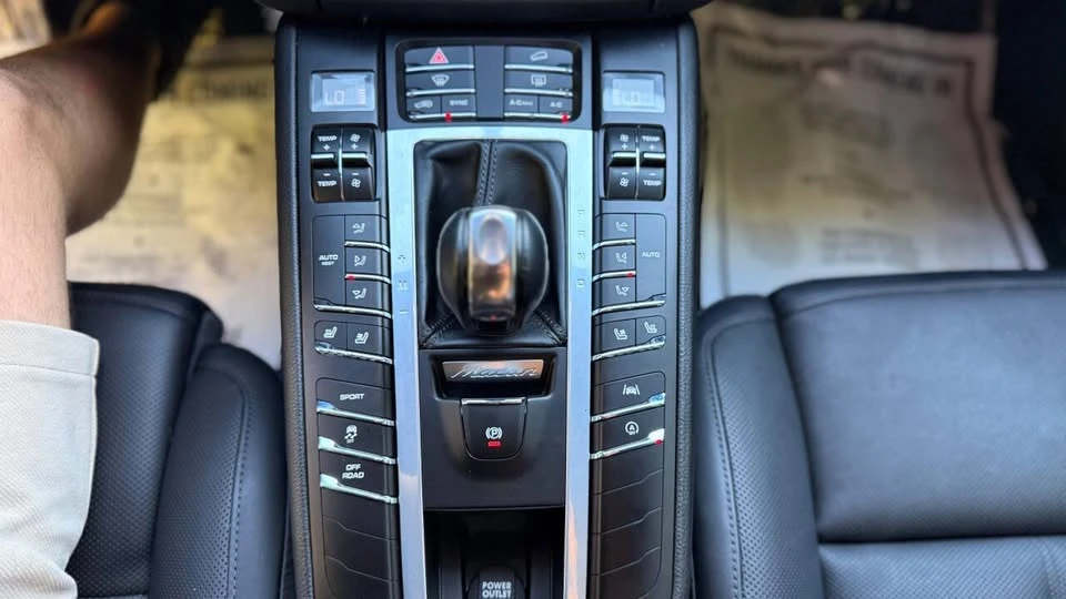 2019 Porsche Macan - Image 12 of 18