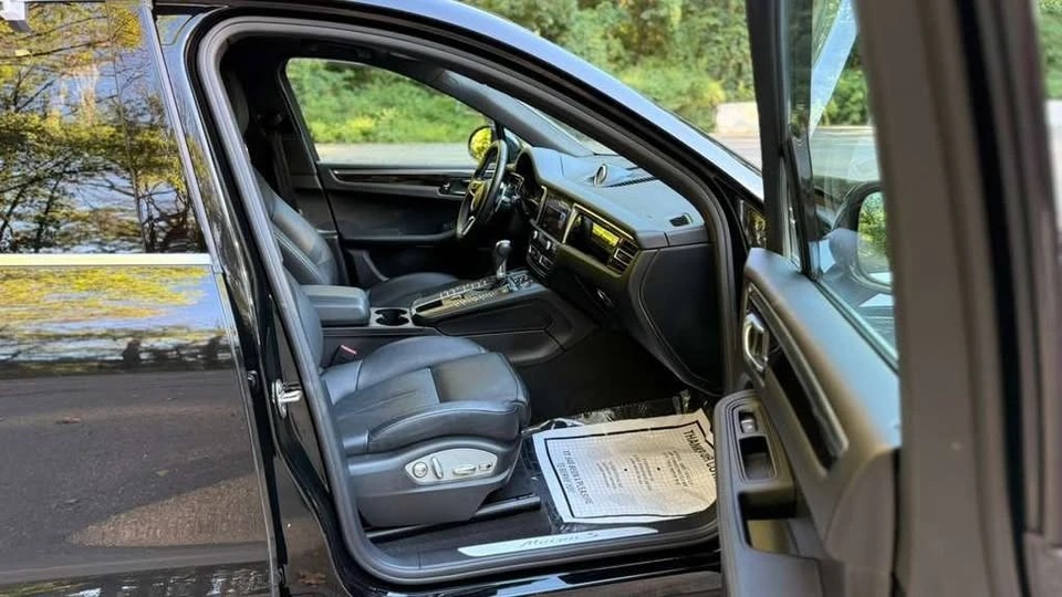 2019 Porsche Macan - Image 16 of 18