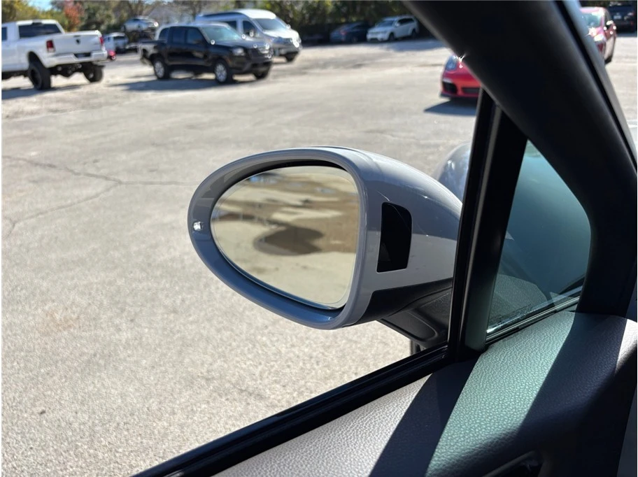 2019 Porsche Macan - Image 19 of 21