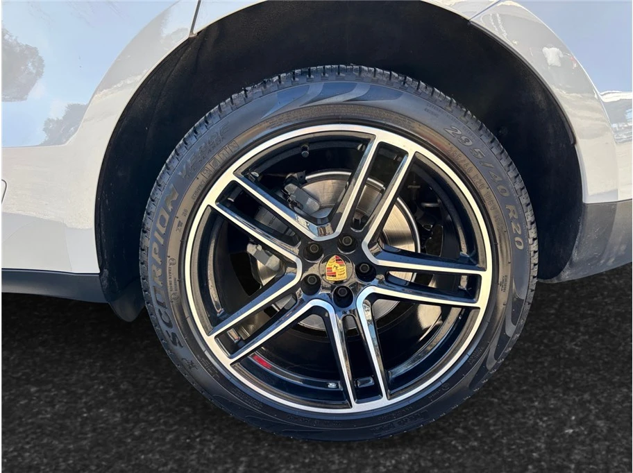 2019 Porsche Macan - Image 16 of 21