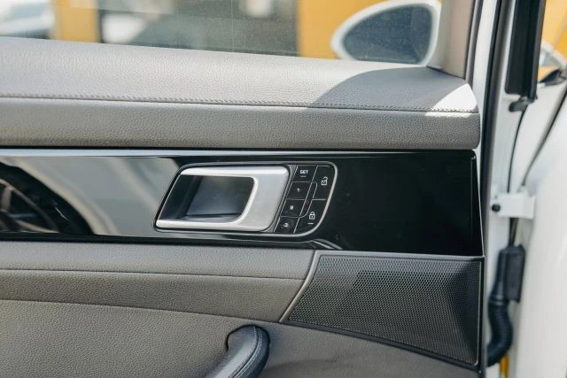 2019 Porsche 971 Panamera - Image 19 of 31