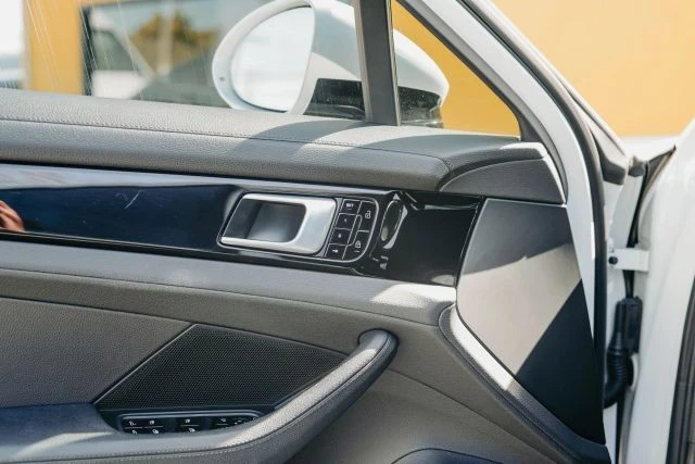2019 Porsche 971 Panamera - Image 13 of 31