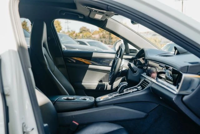 2019 Porsche 971 Panamera - Image 24 of 31