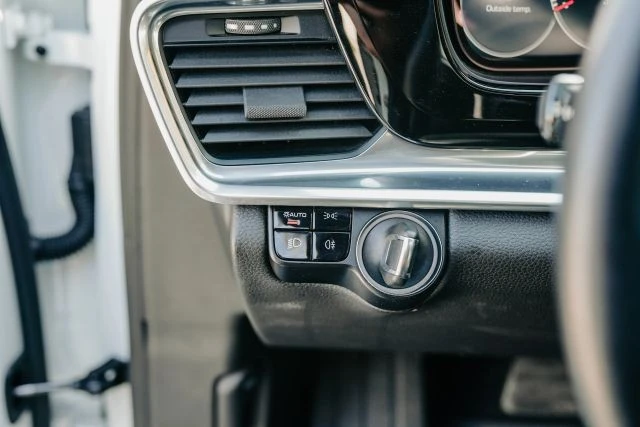 2019 Porsche 971 Panamera - Image 14 of 31