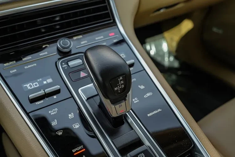 2019 Porsche 971 Panamera - Image 15 of 19