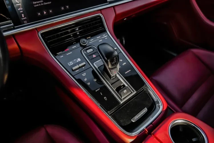 2019 Porsche 971 Panamera - Image 10 of 18