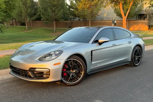 2019 Porsche Panamera GTS