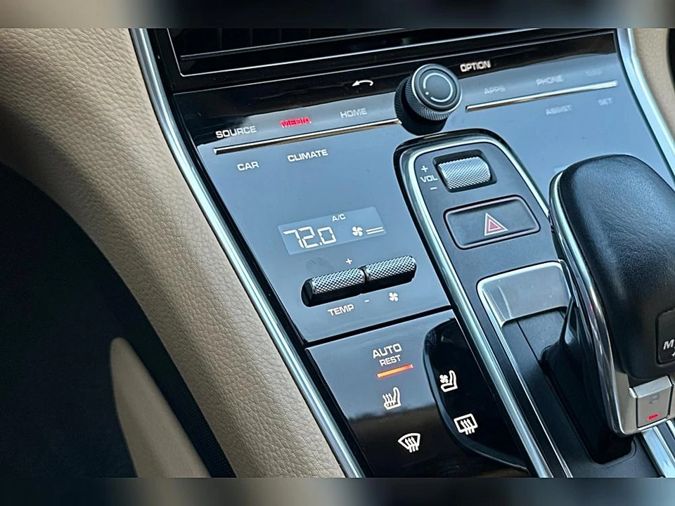 2019 Porsche 971 Panamera - Image 28 of 31