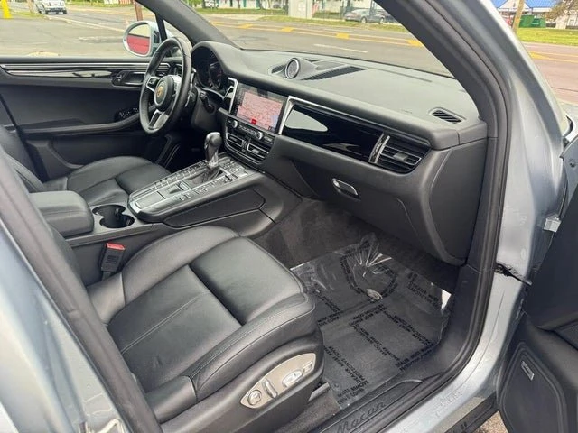 2019 Porsche Macan - Image 17 of 19