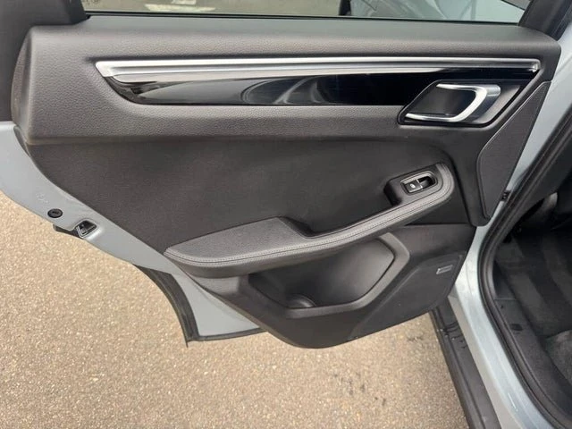 2019 Porsche Macan - Image 14 of 19