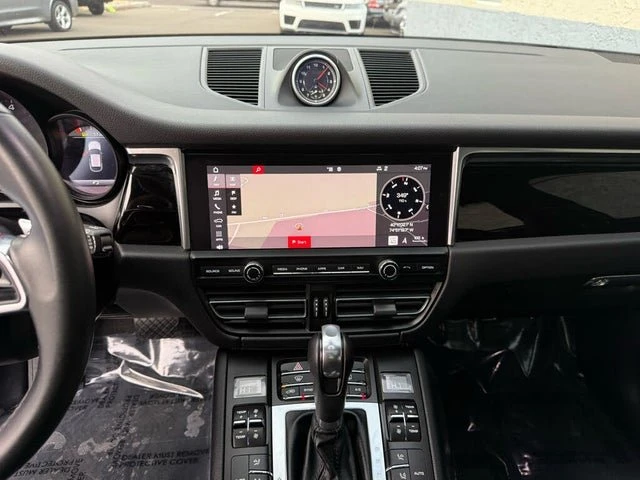 2019 Porsche Macan - Image 9 of 19