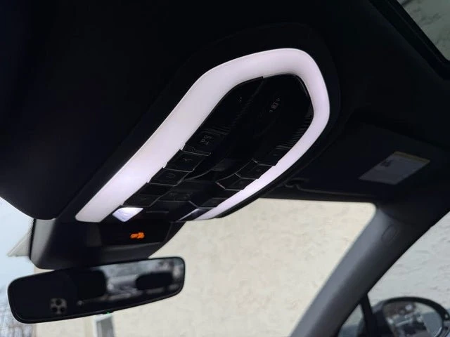 2019 Porsche Macan - Image 16 of 19
