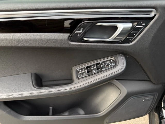 2019 Porsche Macan - Image 18 of 19