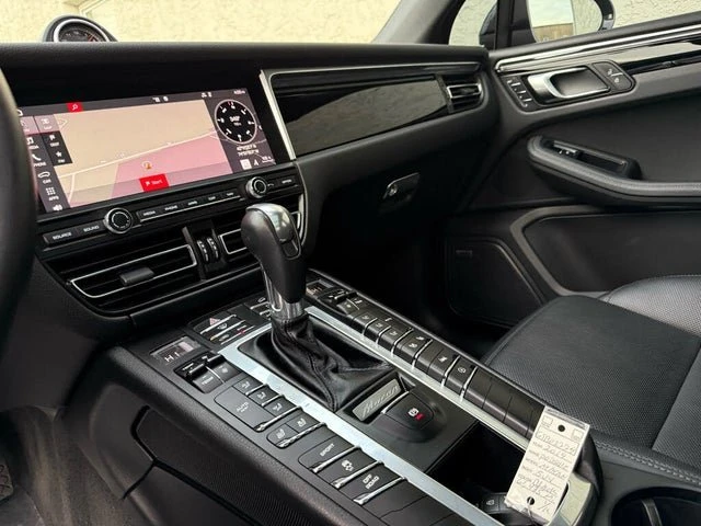 2019 Porsche Macan - Image 17 of 19