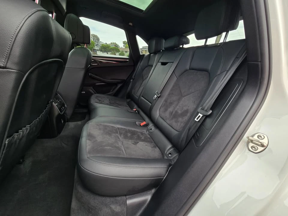 2019 Porsche Macan - Image 14 of 20