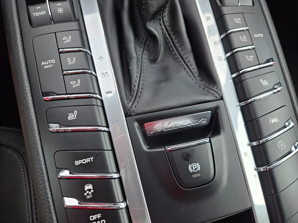 2019 Porsche Macan - Image 18 of 20