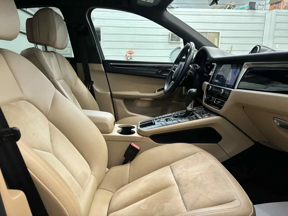 2019 Porsche Macan - Image 15 of 18
